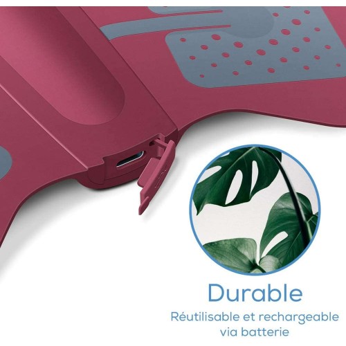 Des hommes testent une machine qui simule les douleurs menstruelles